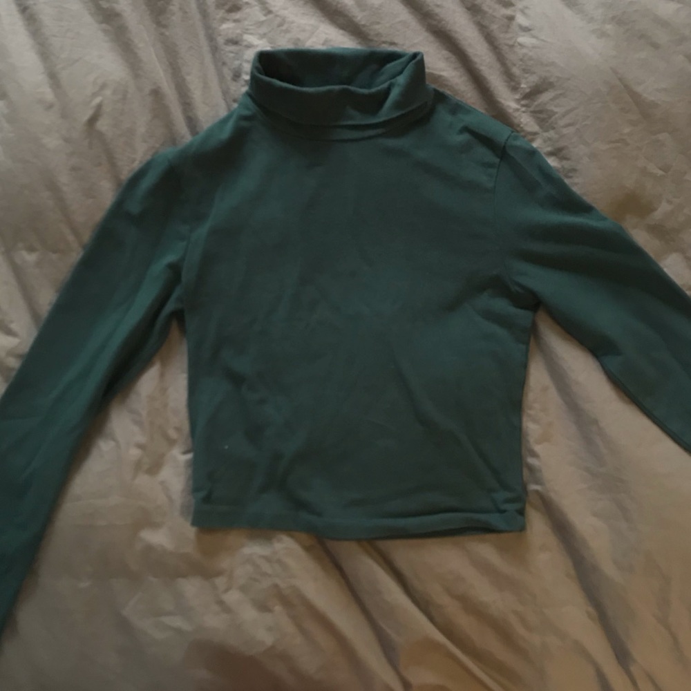 GREEN LONG SLEEVE CROP TOP